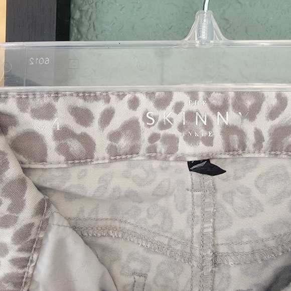 WHBM Leopard Print Pants - Picture 5 of 6